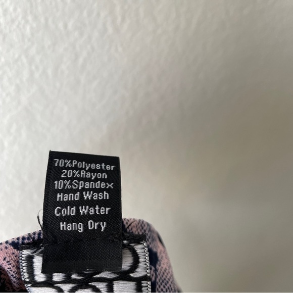 Clara Sun Woo Pink and Navy Blue Floral Jersey Knit Stretch Capri Pull On Pants - Picture 8 of 8